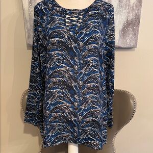 Landa by Dora Landa blue zebra cold shoulder blouse size Large